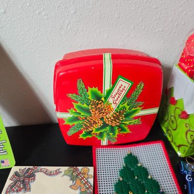 Small Christmas Decorations - Mostly Kitchen decor & mugs and Dishware Christmas items