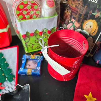 Small Christmas Decorations - Mostly Kitchen decor & mugs and Dishware Christmas items