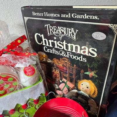 Small Christmas Decorations - Mostly Kitchen decor & mugs and Dishware Christmas items