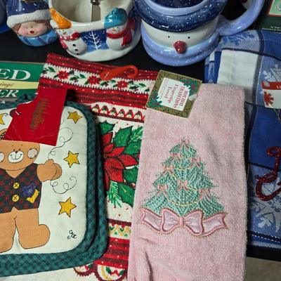 Small Christmas Decorations - Mostly Kitchen decor & mugs and Dishware Christmas items