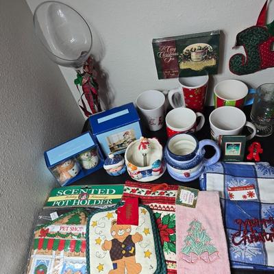 Small Christmas Decorations - Mostly Kitchen decor & mugs and Dishware Christmas items