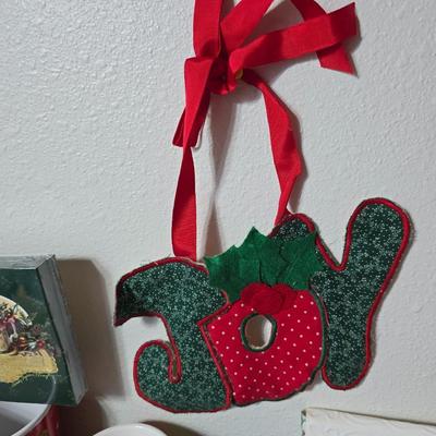Small Christmas Decorations - Mostly Kitchen decor & mugs and Dishware Christmas items