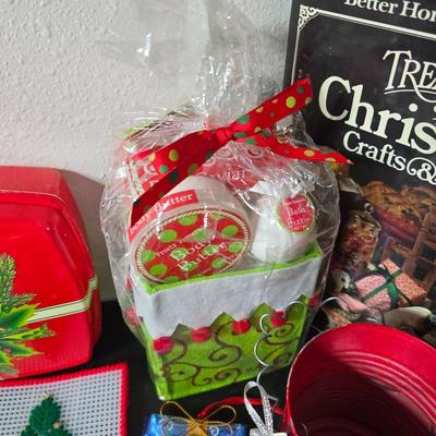Small Christmas Decorations - Mostly Kitchen decor & mugs and Dishware Christmas items