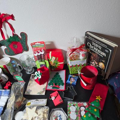 Small Christmas Decorations - Mostly Kitchen decor & mugs and Dishware Christmas items