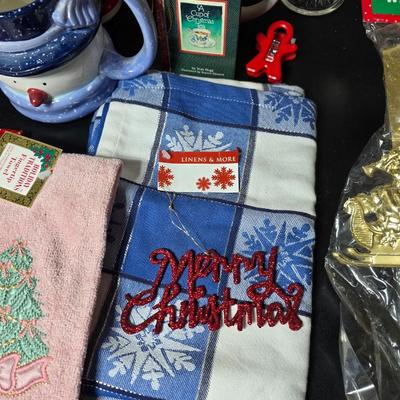 Small Christmas Decorations - Mostly Kitchen decor & mugs and Dishware Christmas items