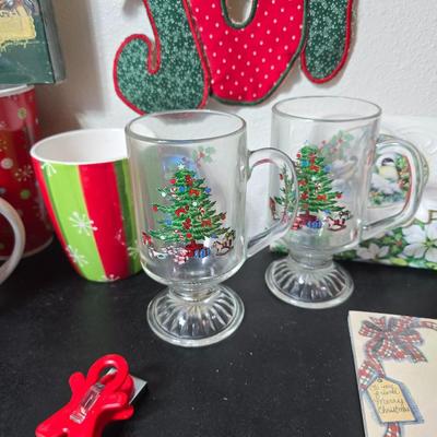 Small Christmas Decorations - Mostly Kitchen decor & mugs and Dishware Christmas items