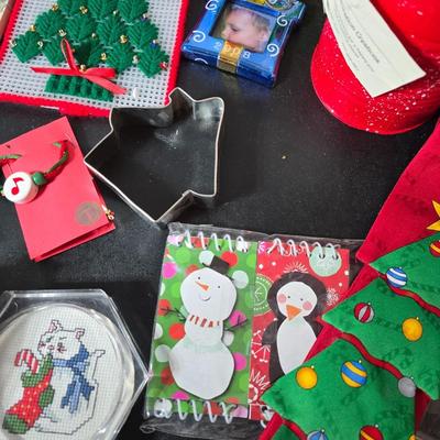 Small Christmas Decorations - Mostly Kitchen decor & mugs and Dishware Christmas items