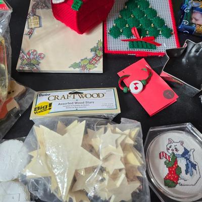 Small Christmas Decorations - Mostly Kitchen decor & mugs and Dishware Christmas items