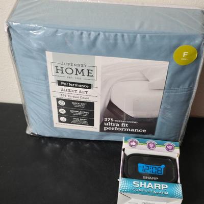 Brand new JC Penney Home Performance FULL sheet set 575 thread count with New Sharp Alarm clock GREAT GIFT IDEAS!