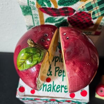 For the TEACHER - Apples - notecards - Pillow - mug - bulletin board - and much more apple themed!