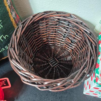 For the TEACHER - Apples - notecards - Pillow - mug - bulletin board - and much more apple themed!