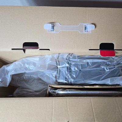 New Gotham Titanium & Ceramic 9.5" deep square pan with new trivet and small cookbook GREAT GFT IDEA!