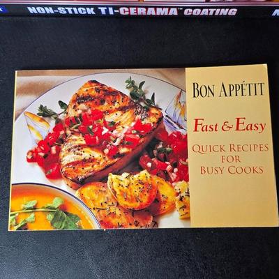 New Gotham Titanium & Ceramic 9.5" deep square pan with new trivet and small cookbook GREAT GFT IDEA!