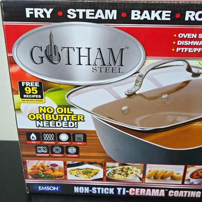 New Gotham Titanium & Ceramic 9.5" deep square pan with new trivet and small cookbook GREAT GFT IDEA!
