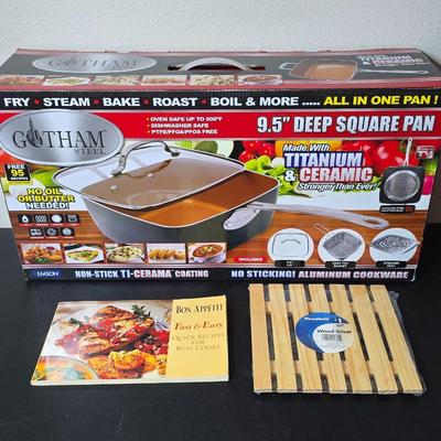 New Gotham Titanium & Ceramic 9.5" deep square pan with new trivet and small cookbook GREAT GFT IDEA!