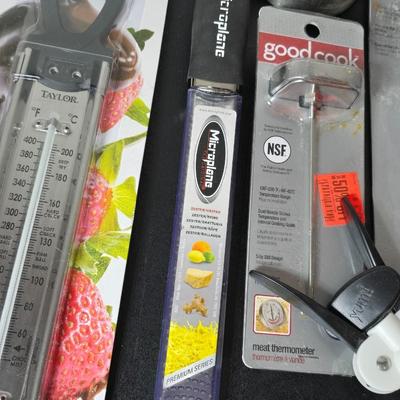 Large variety of brand-new Kitchen utensils