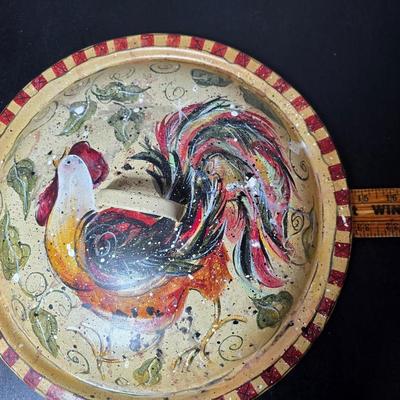 Handpainted rooster Enamel pan lid with a tin rooster free-standing decoration