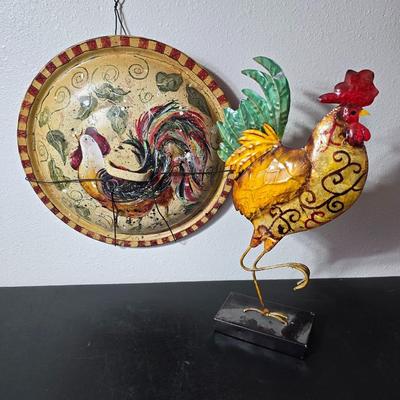 Handpainted rooster Enamel pan lid with a tin rooster free-standing decoration