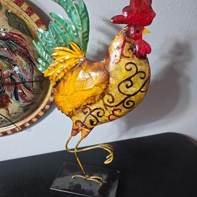 Handpainted rooster Enamel pan lid with a tin rooster free-standing decoration