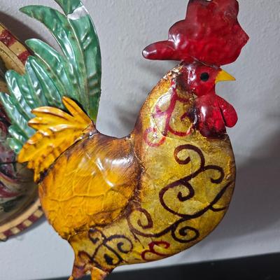 Handpainted rooster Enamel pan lid with a tin rooster free-standing decoration