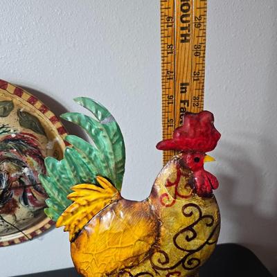 Handpainted rooster Enamel pan lid with a tin rooster free-standing decoration