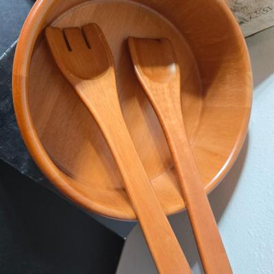 Brand new Lasgne Pan set with a beautiful wooden Main ingredients 7-piece salad bowl set