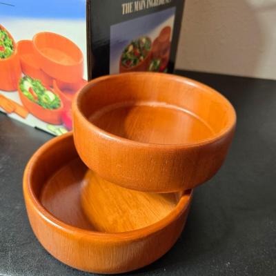 Brand new Lasgne Pan set with a beautiful wooden Main ingredients 7-piece salad bowl set