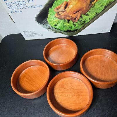 Brand new Lasgne Pan set with a beautiful wooden Main ingredients 7-piece salad bowl set