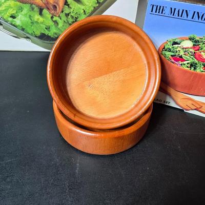 Brand new Lasgne Pan set with a beautiful wooden Main ingredients 7-piece salad bowl set