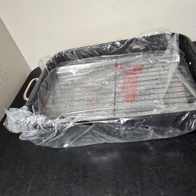 Brand new Lasgne Pan set with a beautiful wooden Main ingredients 7-piece salad bowl set