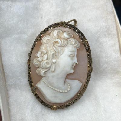 Vintage Shell Cameo Brooch/Pendant - Exquisite Lady with Pearls - 2"h x 1"w