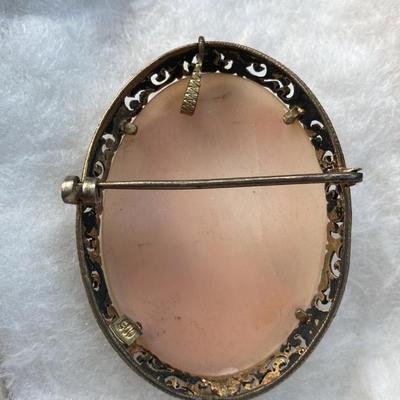 Vintage Shell Cameo Brooch/Pendant - Exquisite Lady with Pearls - 2"h x 1"w