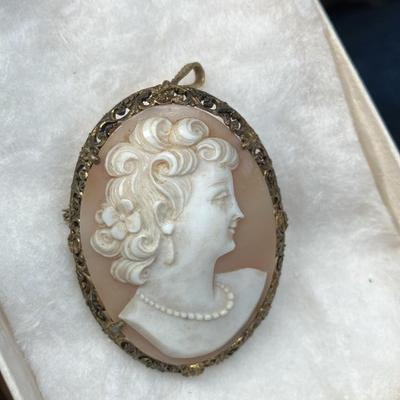 Vintage Shell Cameo Brooch/Pendant - Exquisite Lady with Pearls - 2"h x 1"w