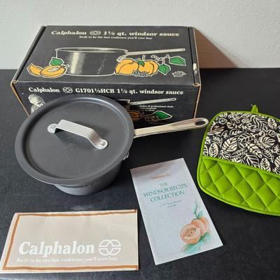 Brand new Calphalon 1 1/2 qt. Windsor saucepan G1701 With new hot pad GREAT GIFT IDEA!