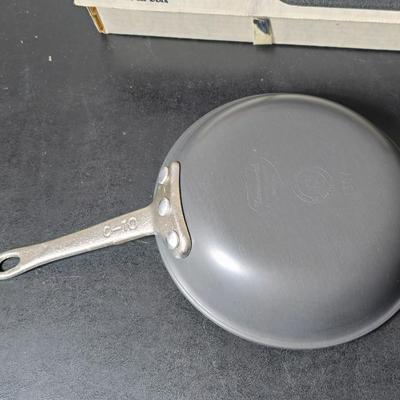 Brand New Calaphalon 7" Omelette frying pan G1307HC with new hot pad GREAT GIFT IDEA!