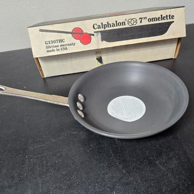 Brand New Calaphalon 7" Omelette frying pan G1307HC with new hot pad GREAT GIFT IDEA!