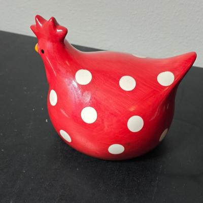 Set of two La Dolce Vita Hen House Collection ceramic chicken figurines, GREAT GIFT IDEA!