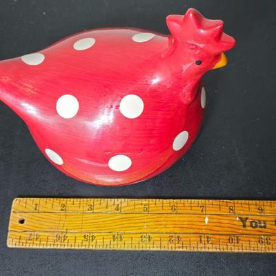 Set of two La Dolce Vita Hen House Collection ceramic chicken figurines, GREAT GIFT IDEA!