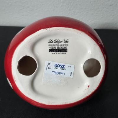 Set of two La Dolce Vita Hen House Collection ceramic chicken figurines, GREAT GIFT IDEA!