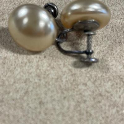 Vintage screw back earrings