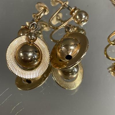 Vintage screw back earrings