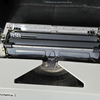 Nice! Olympia SM9 typewriter, a portable manual portable typewriter produced in West Germany