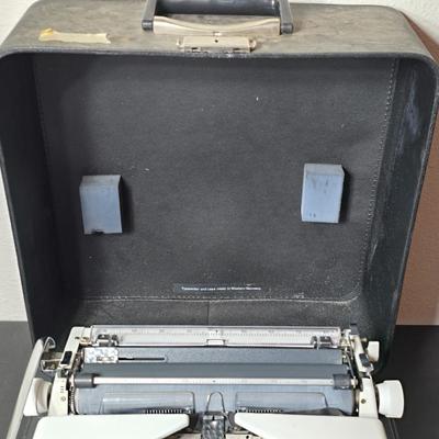 Nice! Olympia SM9 typewriter, a portable manual portable typewriter produced in West Germany