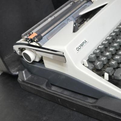 Nice! Olympia SM9 typewriter, a portable manual portable typewriter produced in West Germany