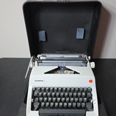 Nice! Olympia SM9 typewriter, a portable manual portable typewriter produced in West Germany