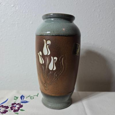 Vintage Otagiri Horizon Japan stoneware teapot with two mugs a Pottery craft vase and a vintage table cloth