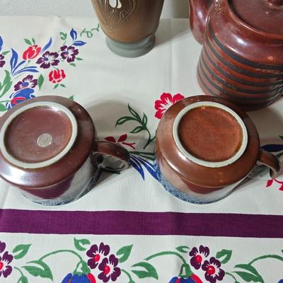 Vintage Otagiri Horizon Japan stoneware teapot with two mugs a Pottery craft vase and a vintage table cloth