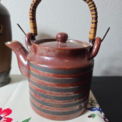 Vintage Otagiri Horizon Japan stoneware teapot with two mugs a Pottery craft vase and a vintage table cloth