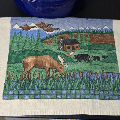 Rachael Ray Enameled Cast Iron Dutch Oven 5-quart capacity pot with Moose themed Wildlife dish towel set