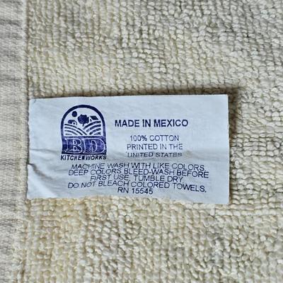 Rachael Ray Enameled Cast Iron Dutch Oven 5-quart capacity pot with Moose themed Wildlife dish towel set